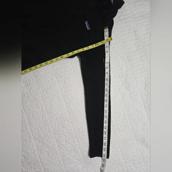 Patagonia Women's Black Full-Zip Fleece Jacket - Picture 7 of 9